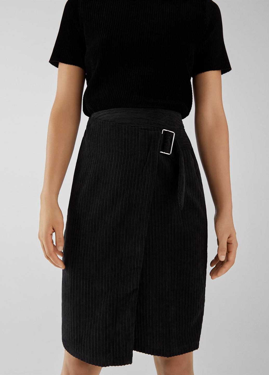Черная кэжуал однотонная юбка Bershka на запах