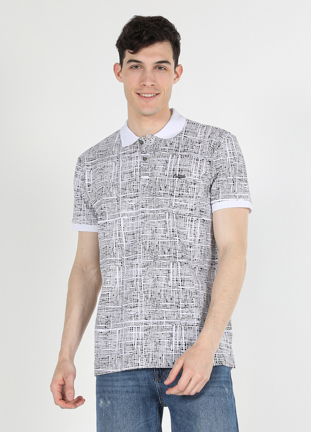 Черно-белая футболка-поло для мужчин Colin's с абстрактным узором