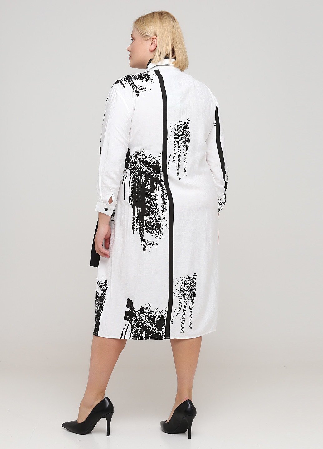 Черно-белое деловое платье рубашка Stella Marina Collezione с абстрактным узором