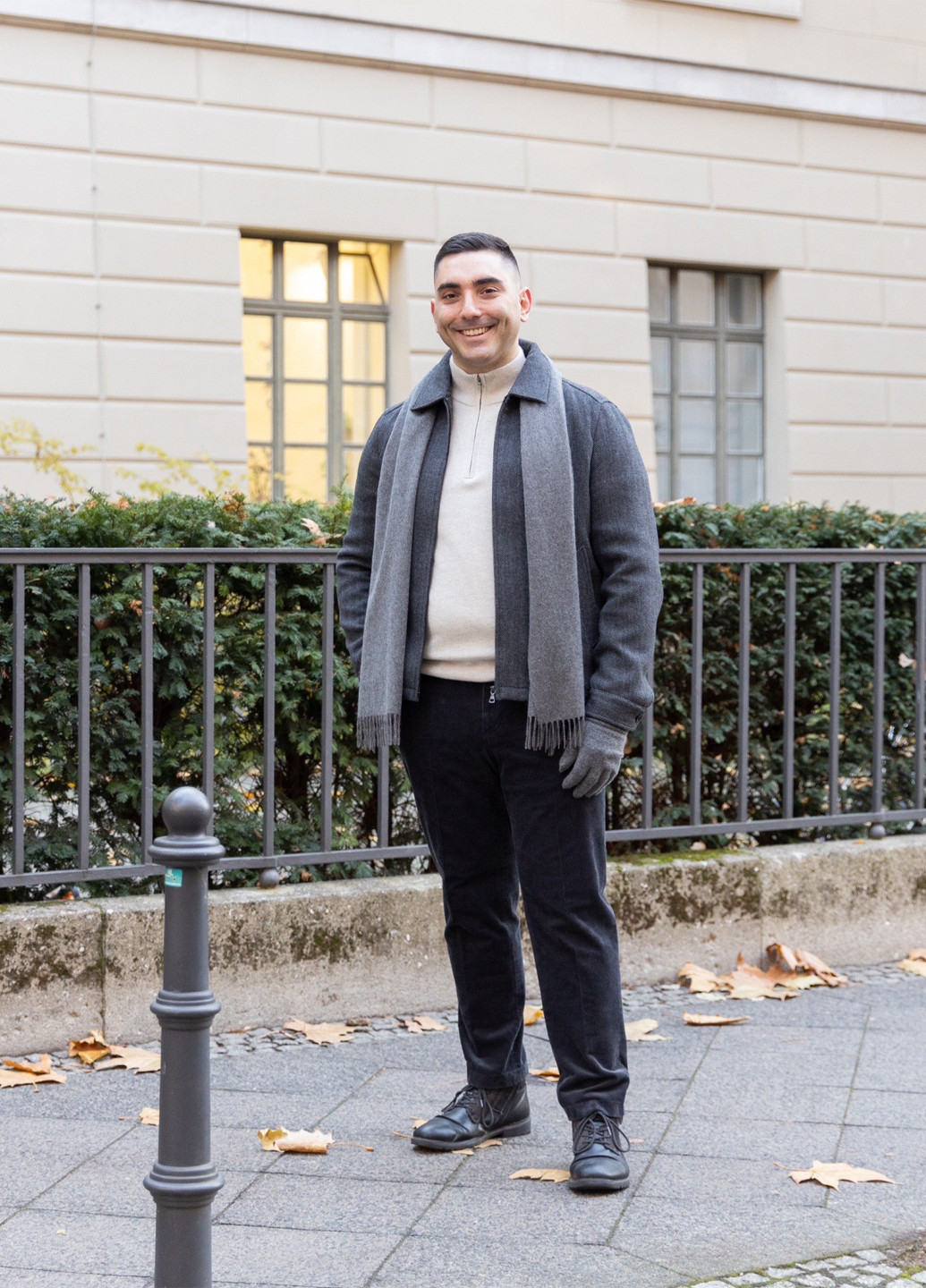 Серая демисезонная куртка куртка-пиджак Uniqlo