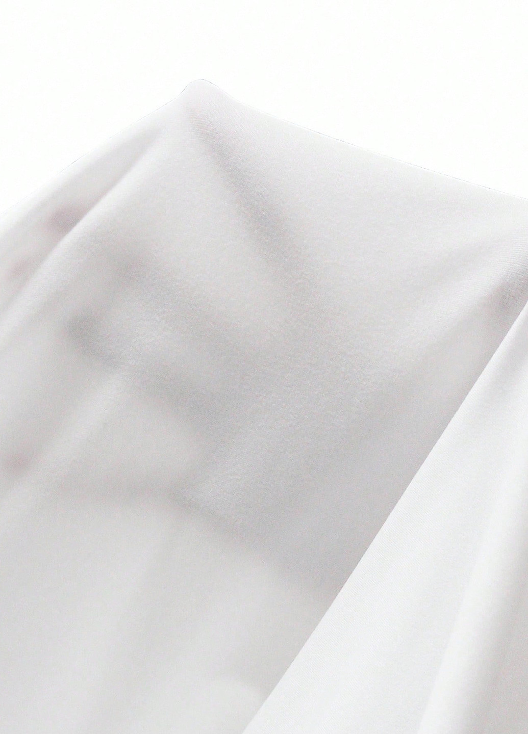 Белая футболка SHEIN