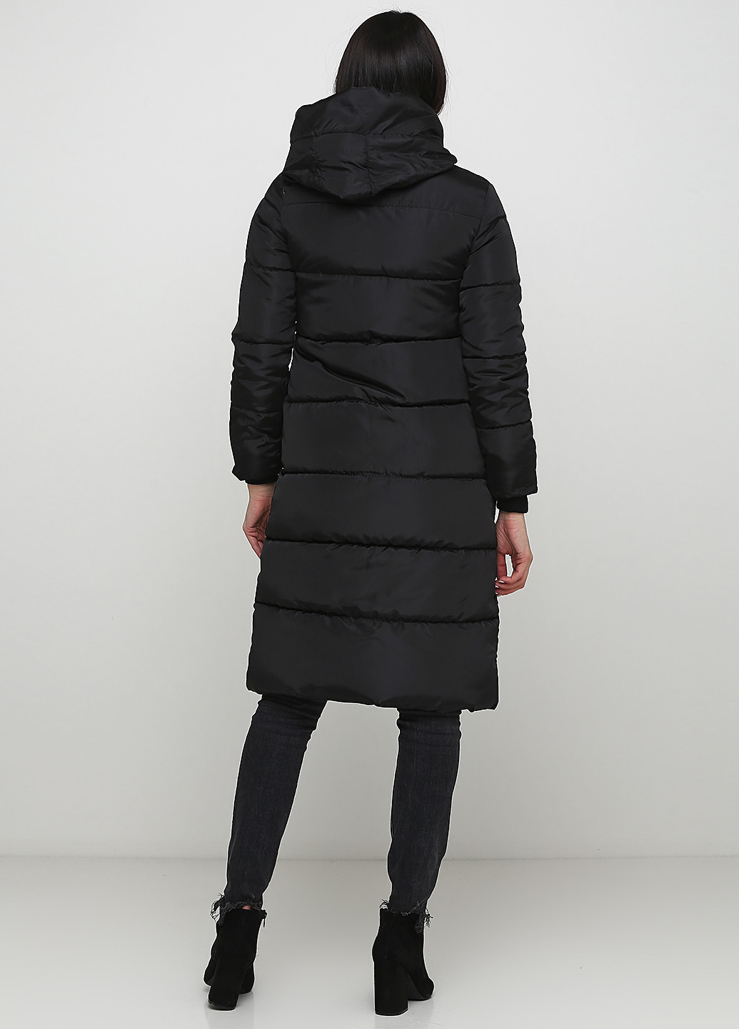 Черная зимняя куртка YANPAI