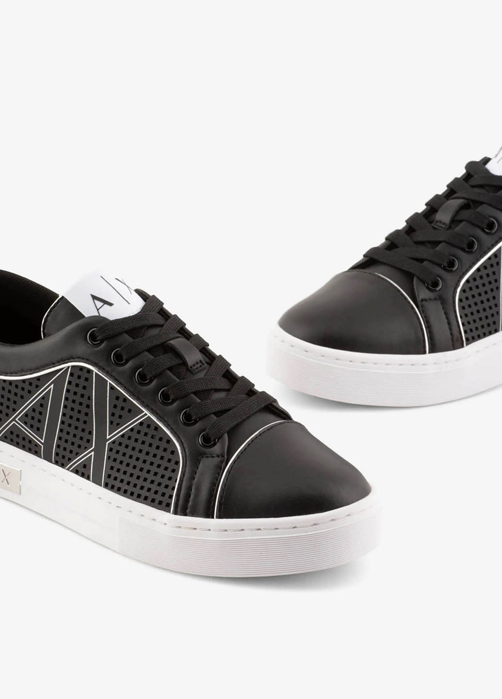 Чорно-білі кеди Armani Exchange