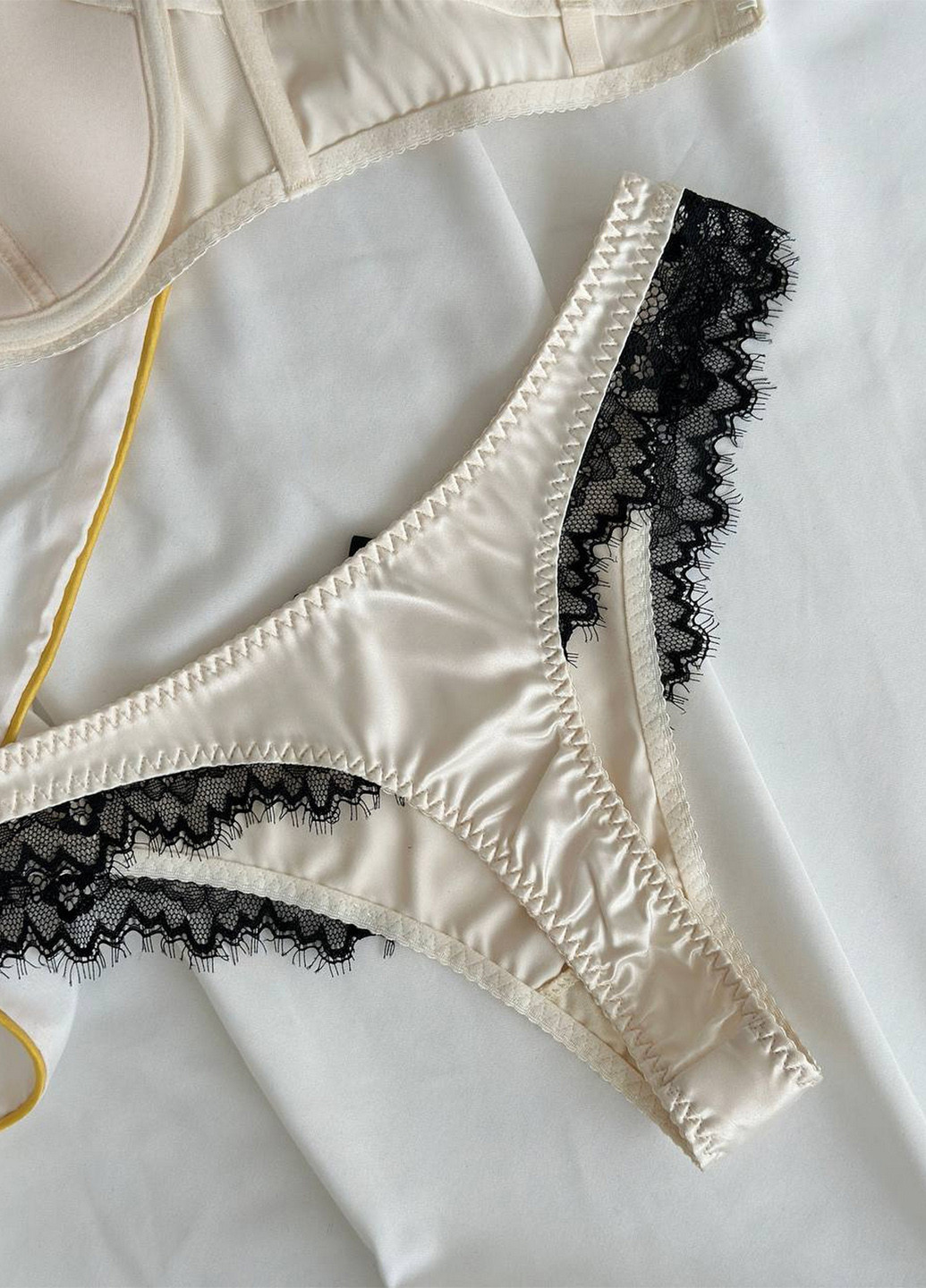 Белый демисезонный комплект (бюстгальтер, трусики) NOVA VEGA