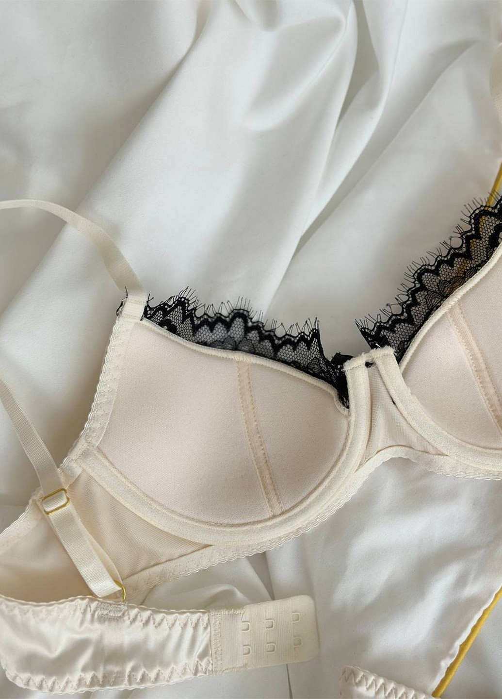 Белый демисезонный комплект (бюстгальтер, трусики) NOVA VEGA