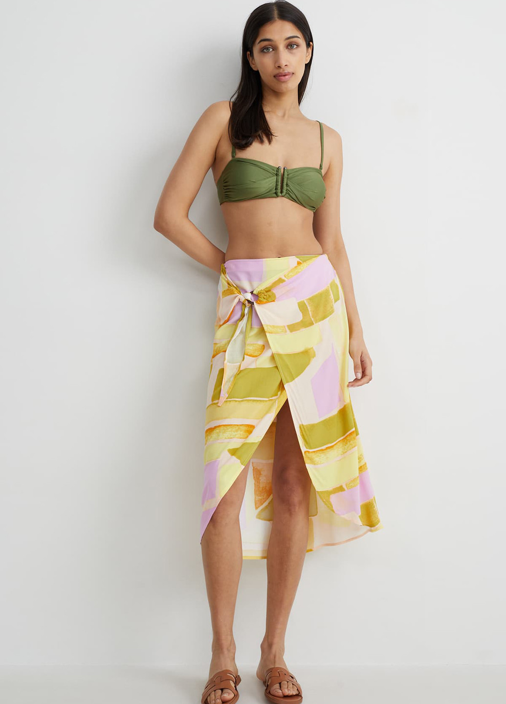 Разноцветная пляжный с абстрактным узором юбка C&A на запах