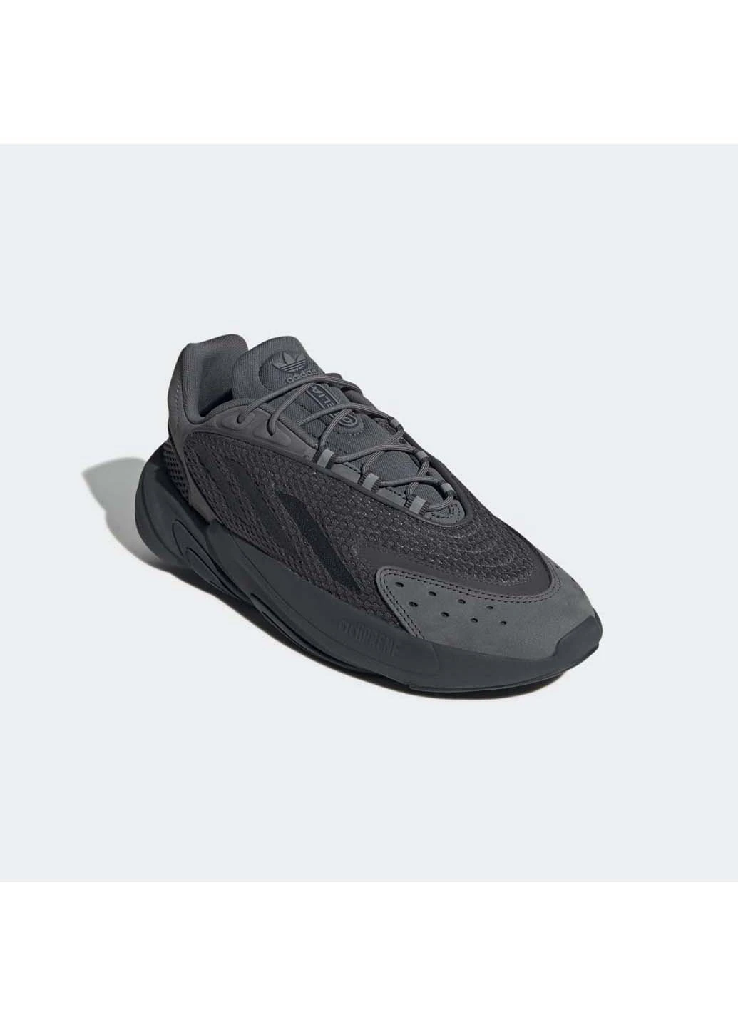 Черные демисезонные кроссовки adidas
