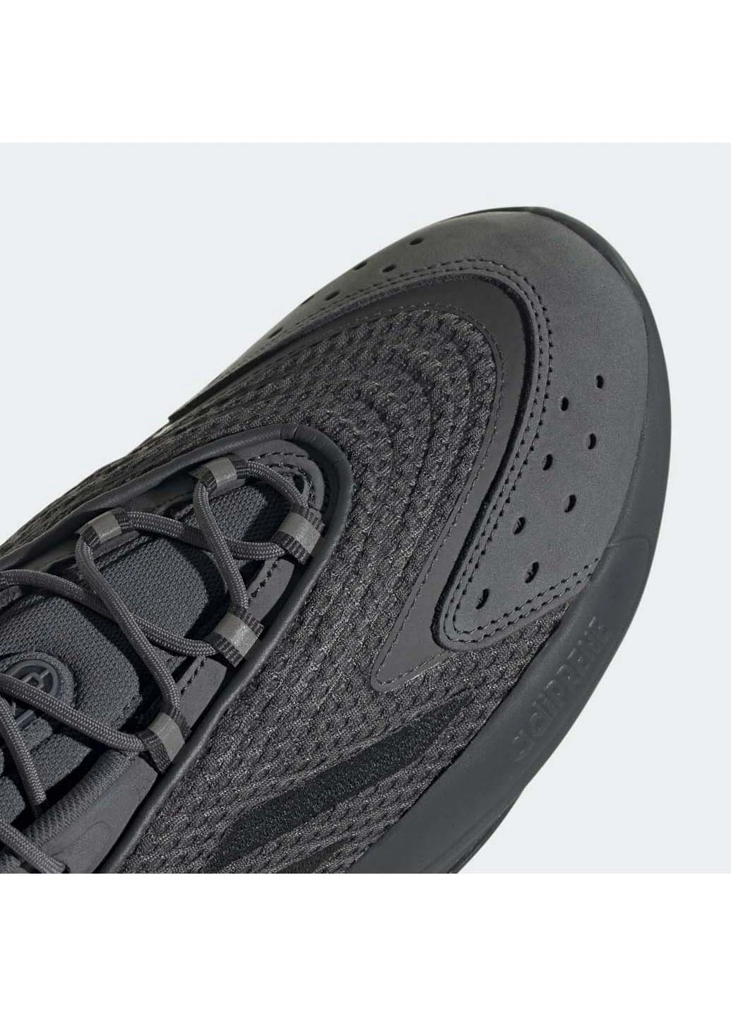 Черные демисезонные кроссовки adidas