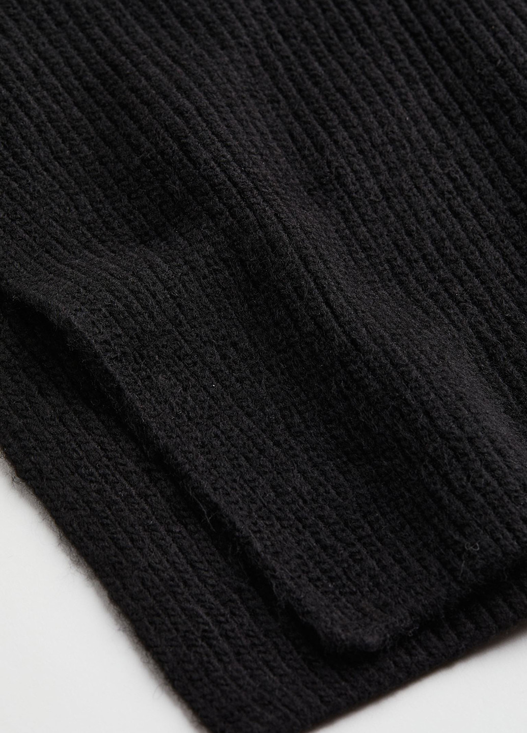 Чорний зимовий светр H&M