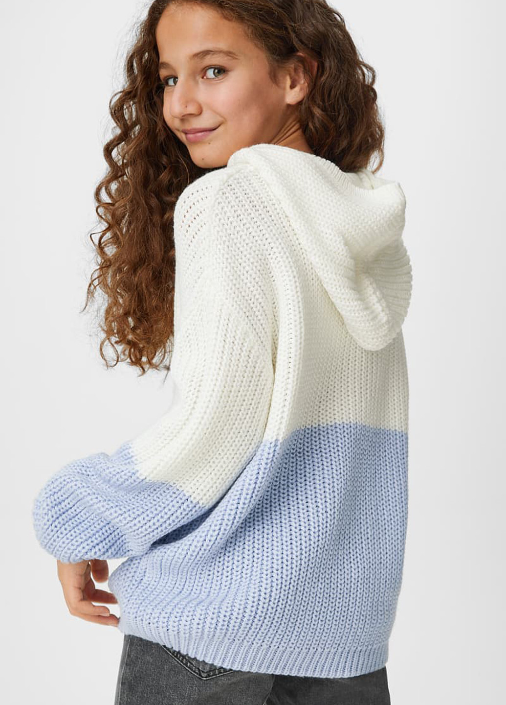 Светло-синий демисезонный свитер C&A