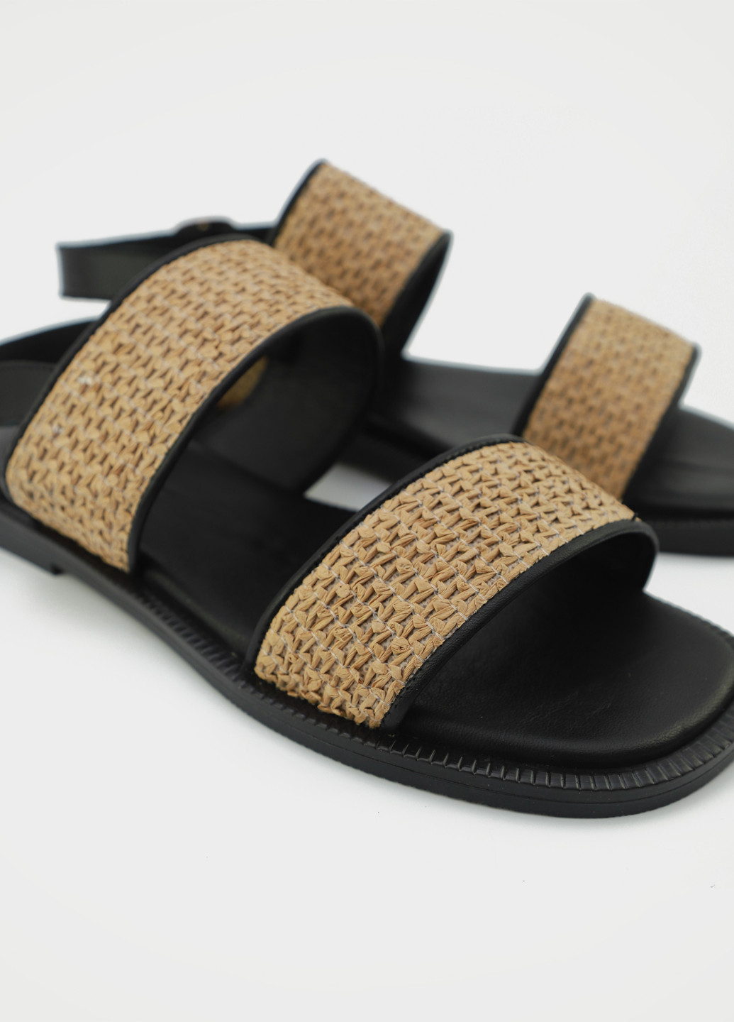 Черные босоножки URBAN TRACE с ремешком на плетеной подошве