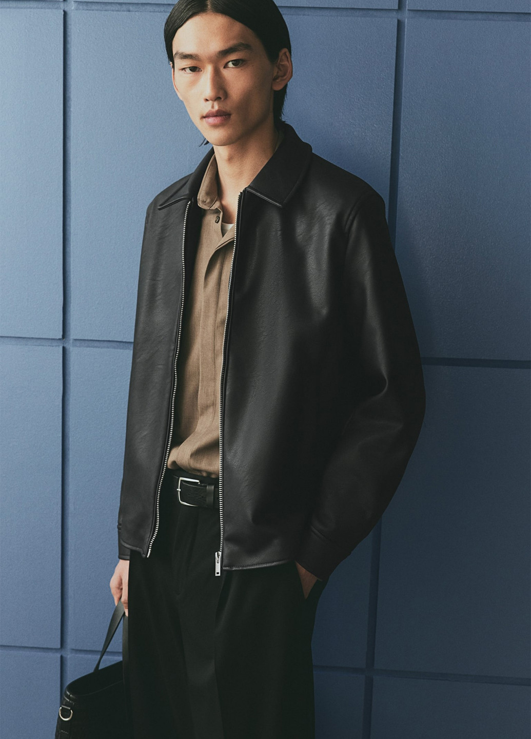 Черная демисезонная куртка H&M