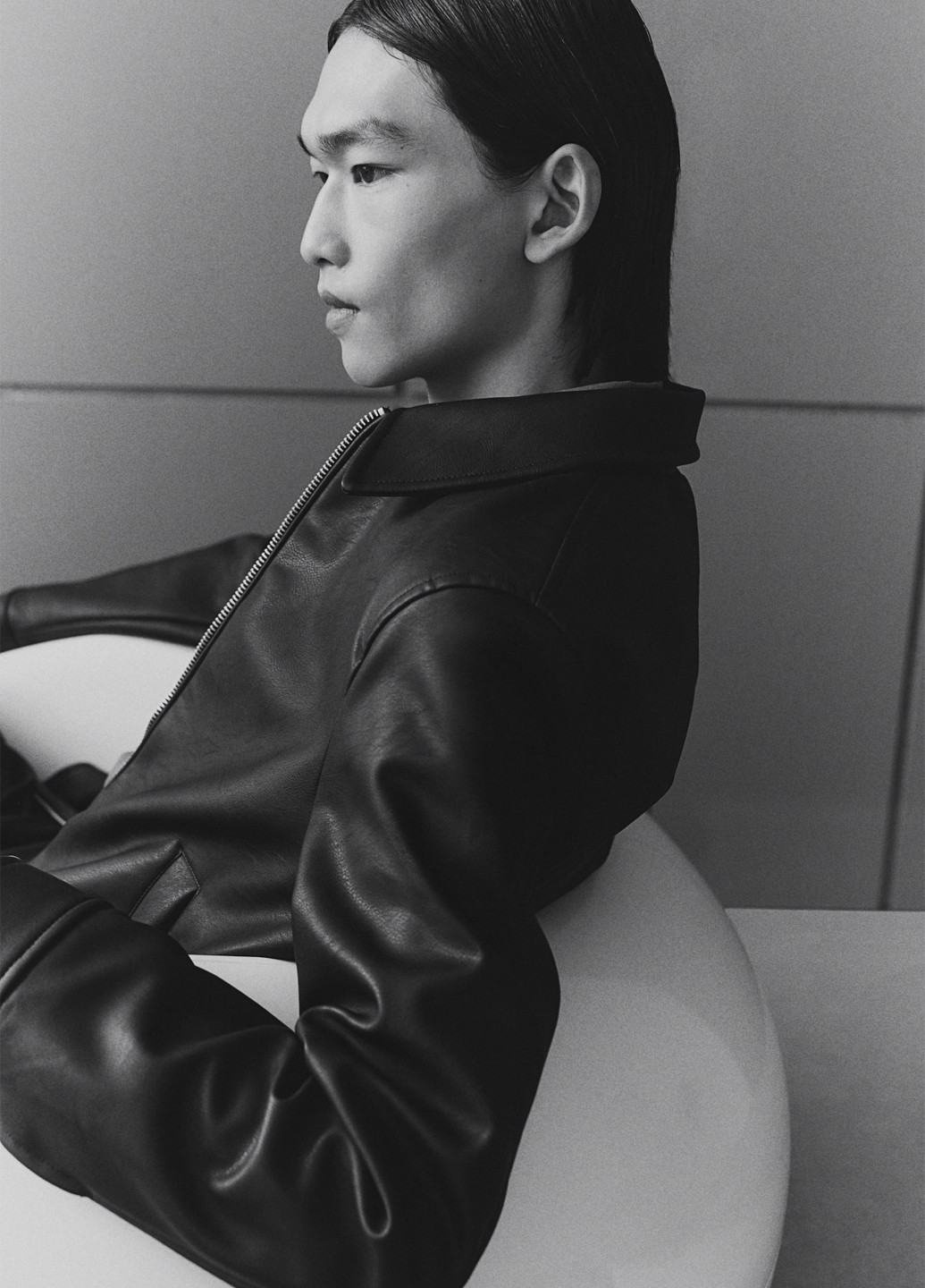 Черная демисезонная куртка H&M