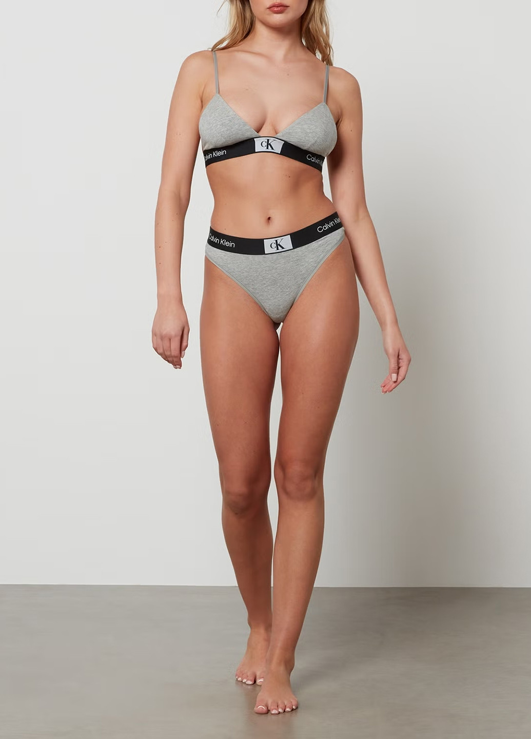 Серый демисезонный комплект (бюстгальтер, трусики) Calvin Klein