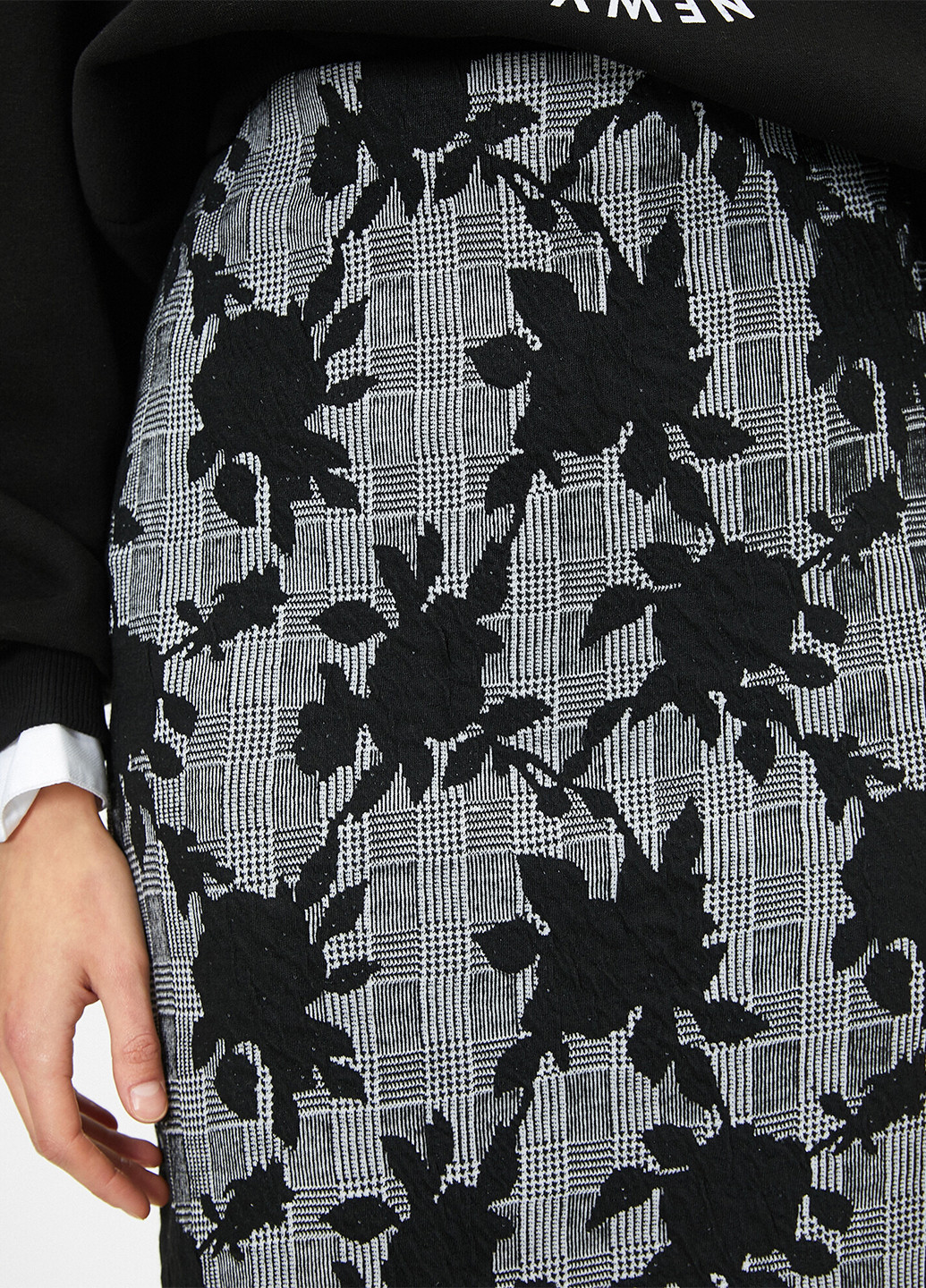 Темно-серая кэжуал цветочной расцветки юбка KOTON карандаш