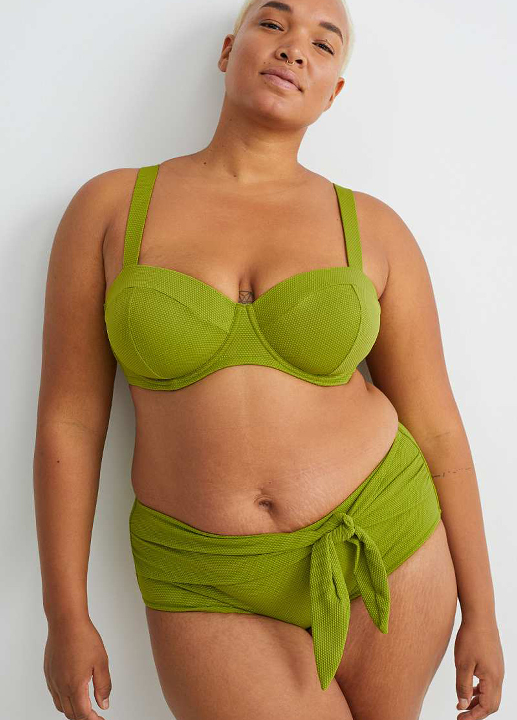 Фисташковые купальные трусики однотонные C&A