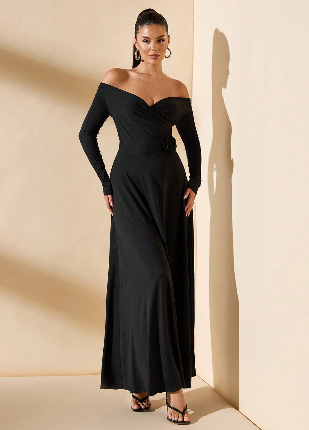 Черное вечернее платье силуэтная, с юбкой-солнце, с открытыми плечами SHEIN однотонное