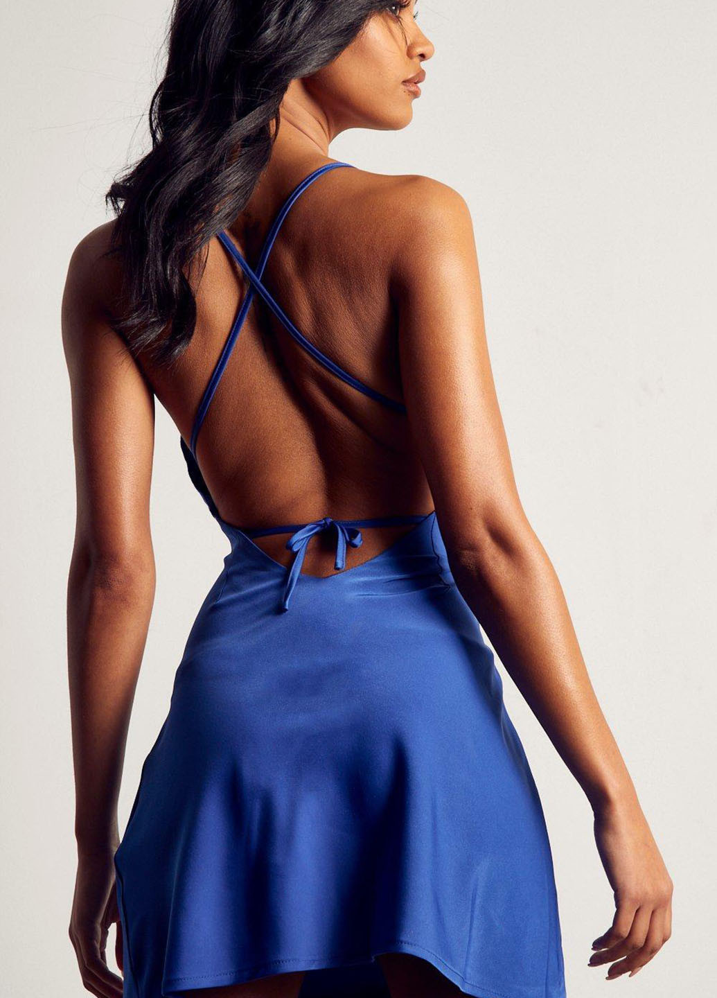 Синее коктейльное платье с открытыми плечами MissPap однотонное