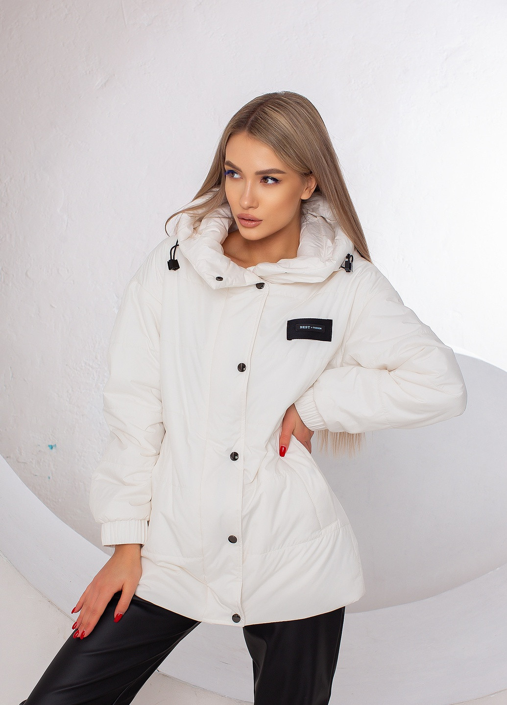Белая демисезонная женская демисезонная удлиненная куртка белая 657922 Lusskiri