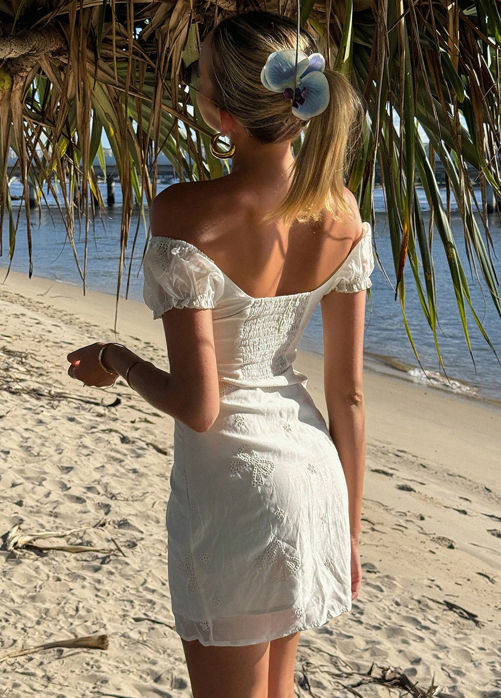 Белое кэжуал платье силуэтная SHEIN однотонное