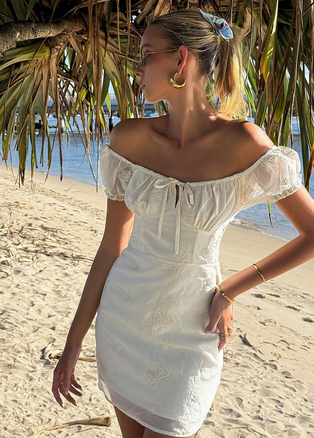 Белое кэжуал платье силуэтная SHEIN однотонное