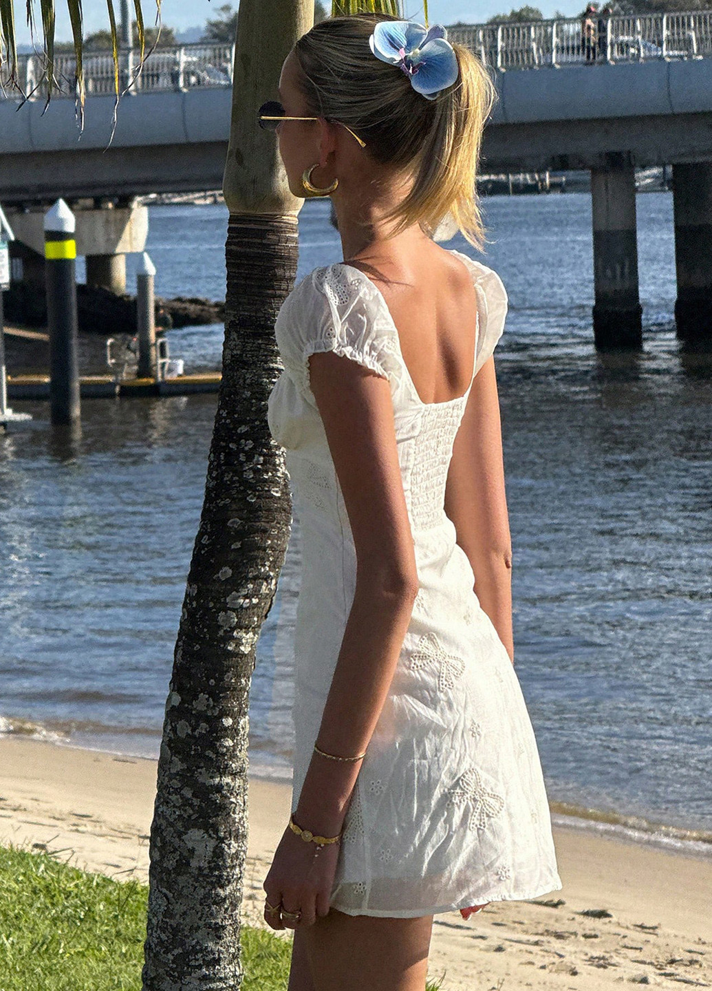 Белое кэжуал платье силуэтная SHEIN однотонное