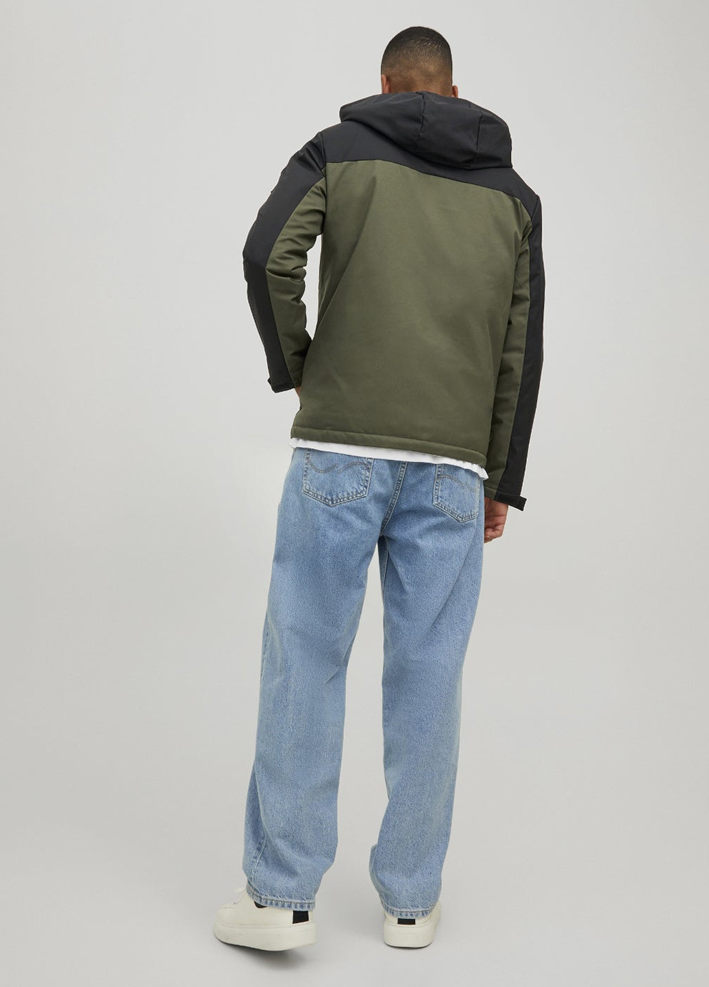 Оливковая (хаки) демисезонная куртка Jack & Jones