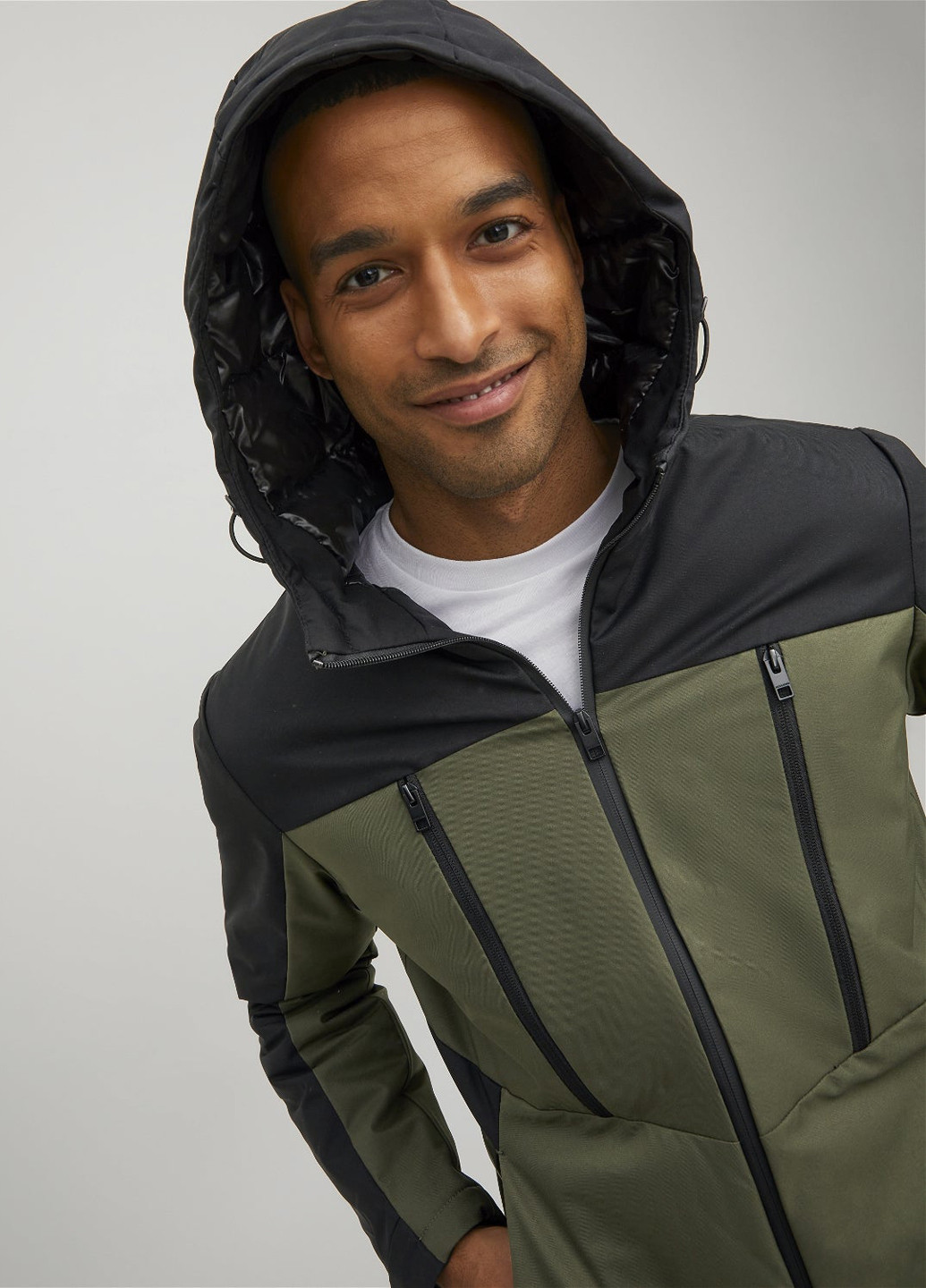 Оливковая (хаки) демисезонная куртка Jack & Jones