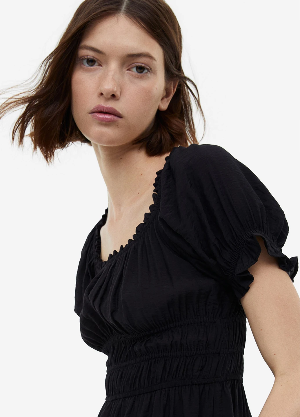 Черное кэжуал платье клеш, с открытыми плечами H&M однотонное