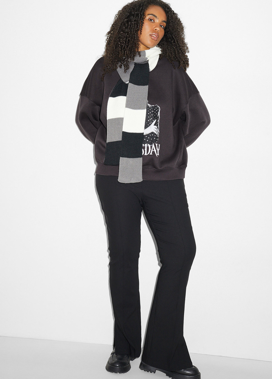 Темно-серый свитшот C&A персонажи без декора (352192983)