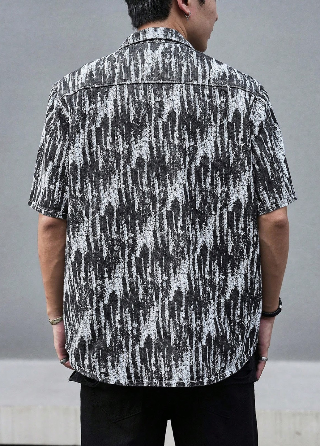 Цветная джинсовая рубашка с абстрактным узором SHEIN