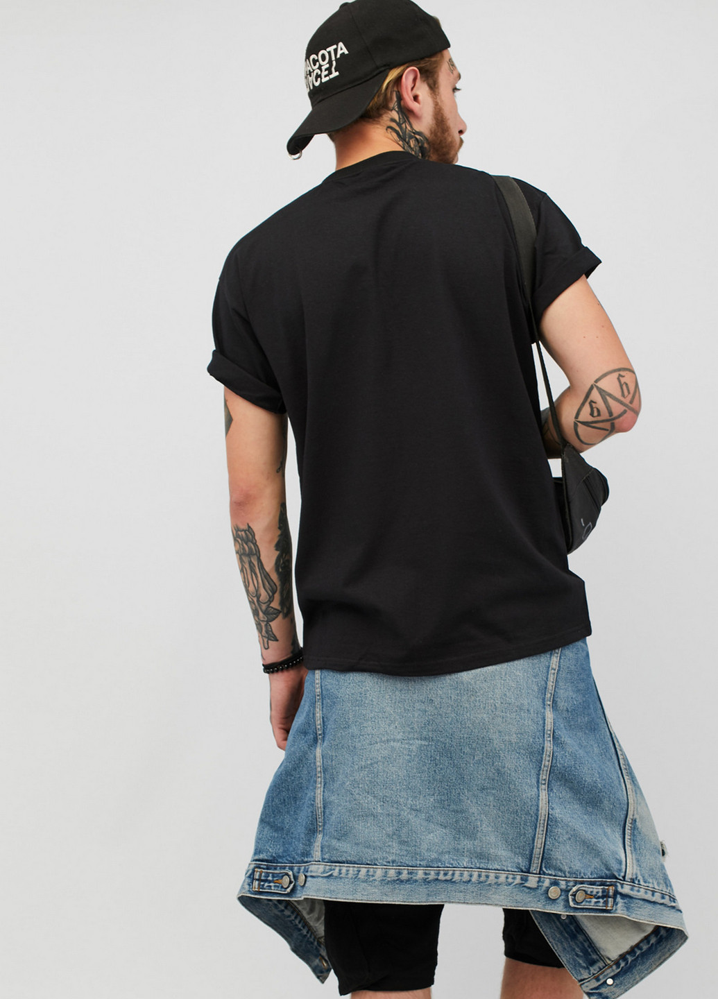 Черная футболка YAPPI