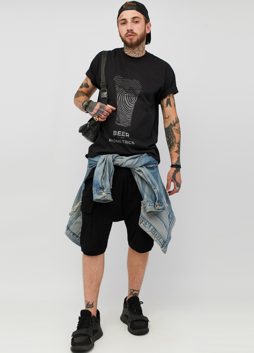 Черная футболка YAPPI