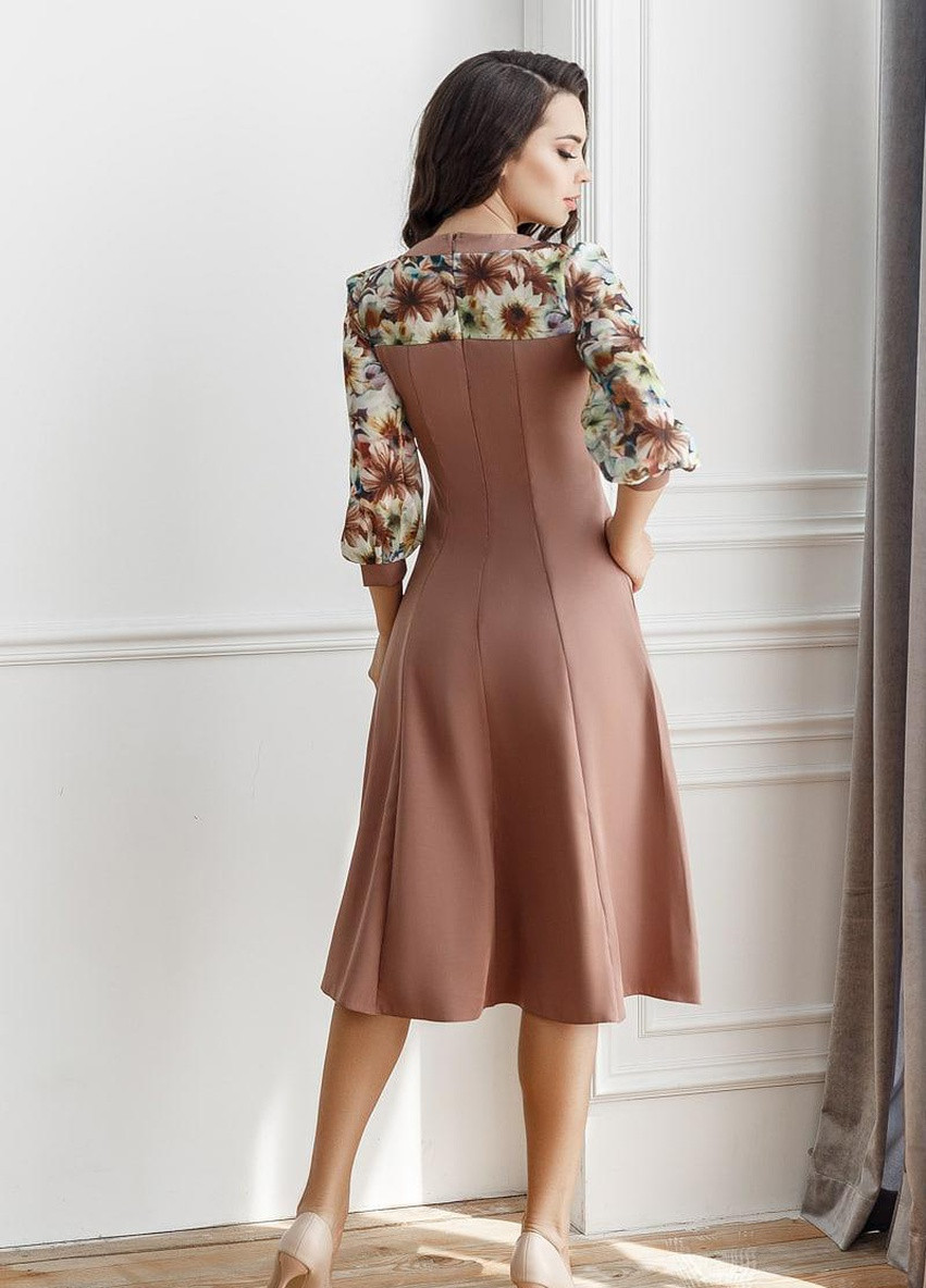 Темно-бежева женское платье со вставками из принтованого шифона бежевое 381706 New Trend