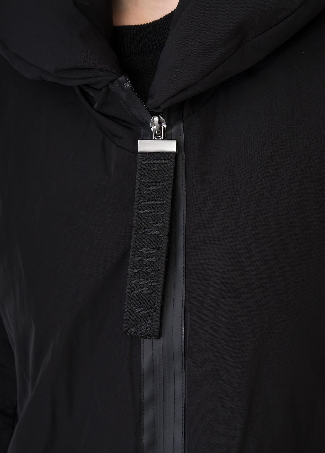 Чорна зимня куртка Emporio Armani