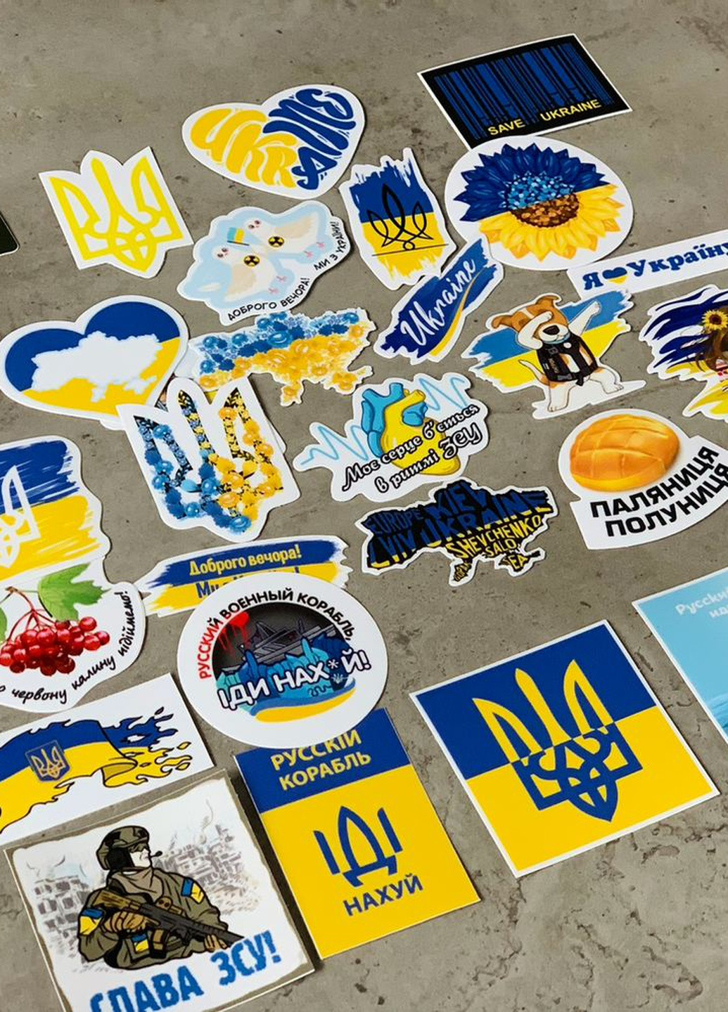 Стікерпак Патріот 30 шт (патріотичні наліпки для телефону, ноутбука, планшета, велосипеда, автомобіля), водостійкі No Brand (254175789)