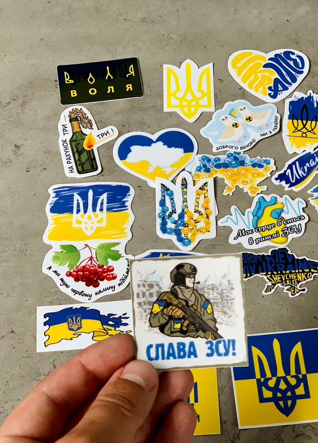 Стікерпак Патріот 30 шт (патріотичні наліпки для телефону, ноутбука, планшета, велосипеда, автомобіля), водостійкі No Brand (254175789)