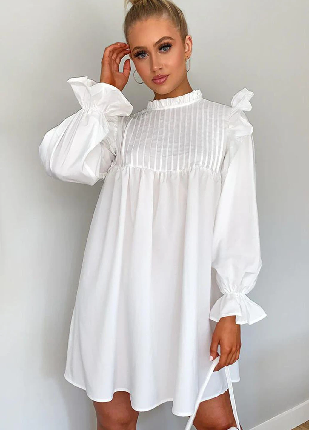 Белое кэжуал платье оверсайз PrettyLittleThing однотонное