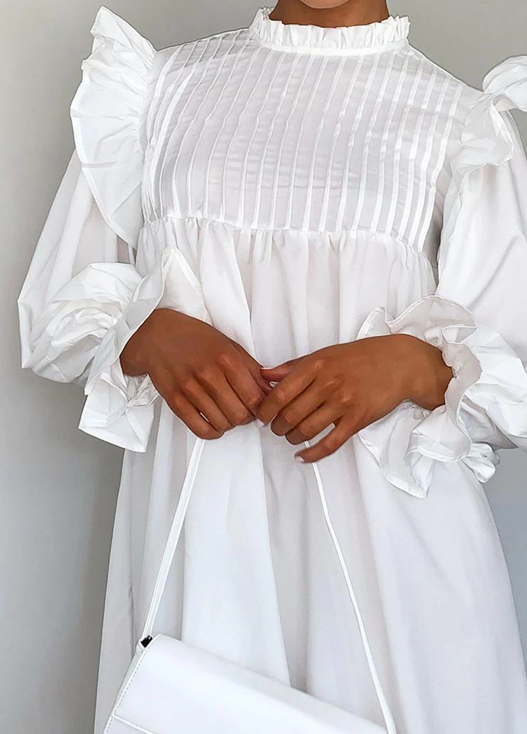 Белое кэжуал платье оверсайз PrettyLittleThing однотонное