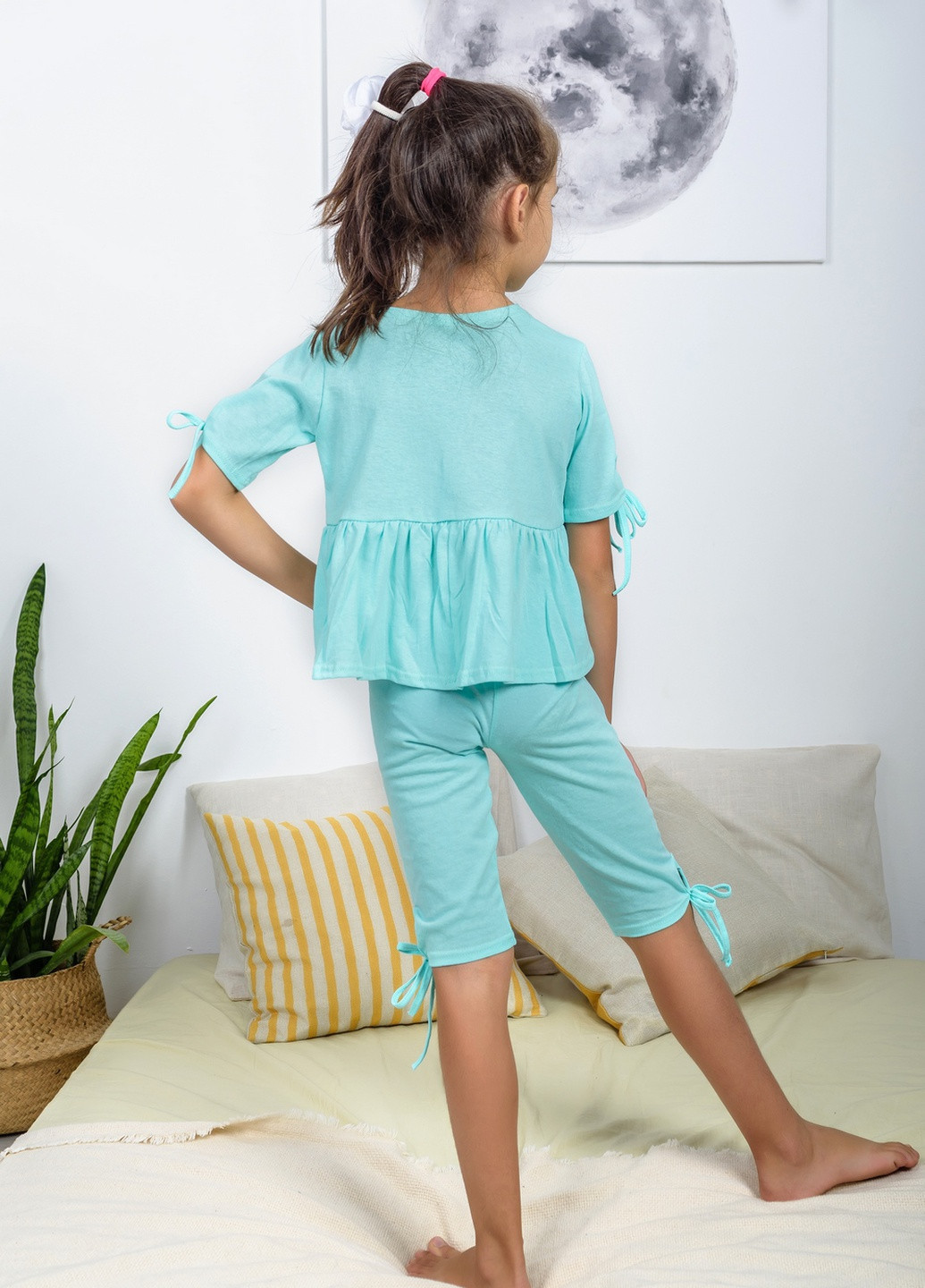 Бирюзовая всесезон трикотажная пижама для девочки капри футболка + капри Marselin
