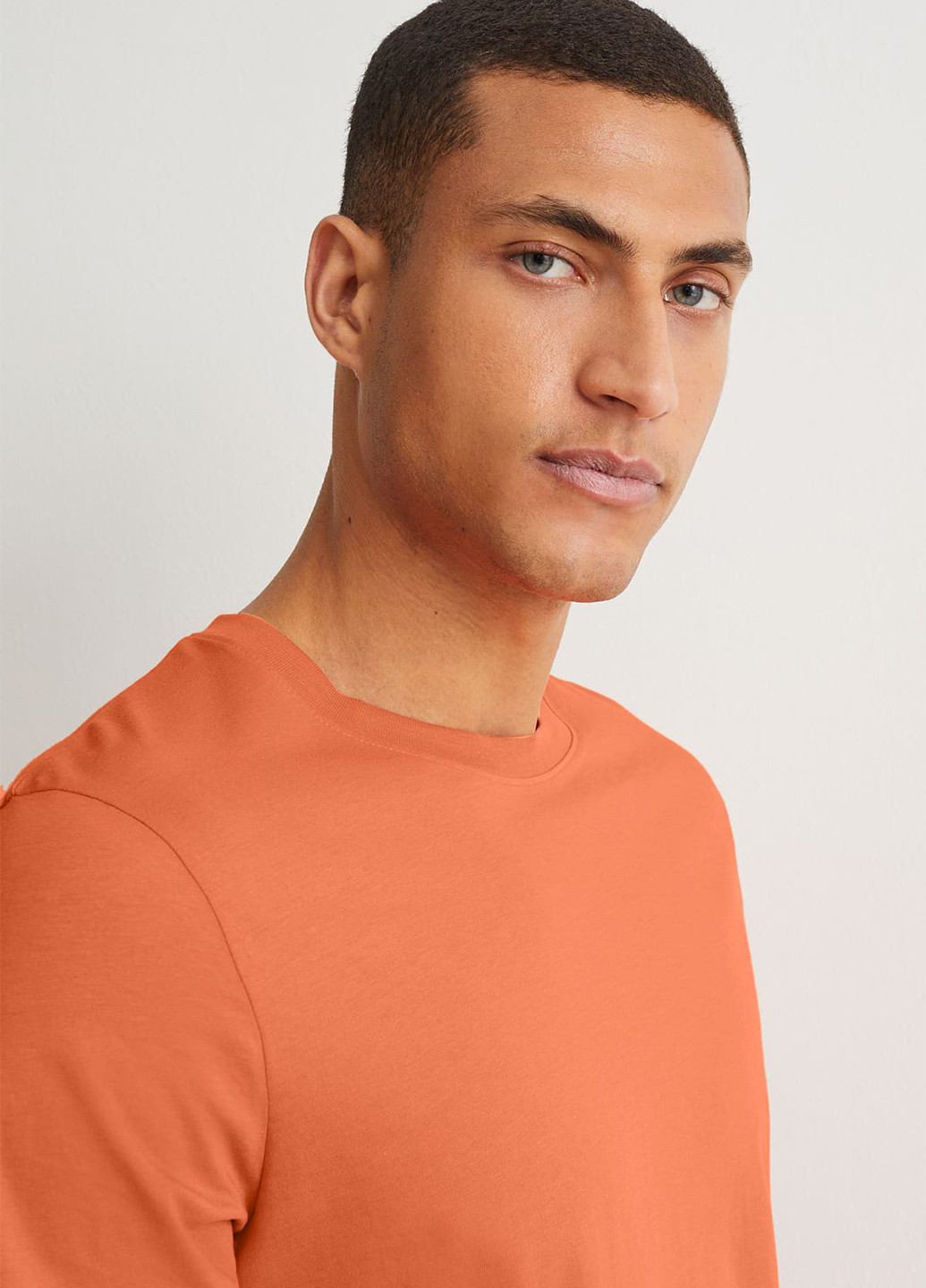 Светло-оранжевая футболка C&A