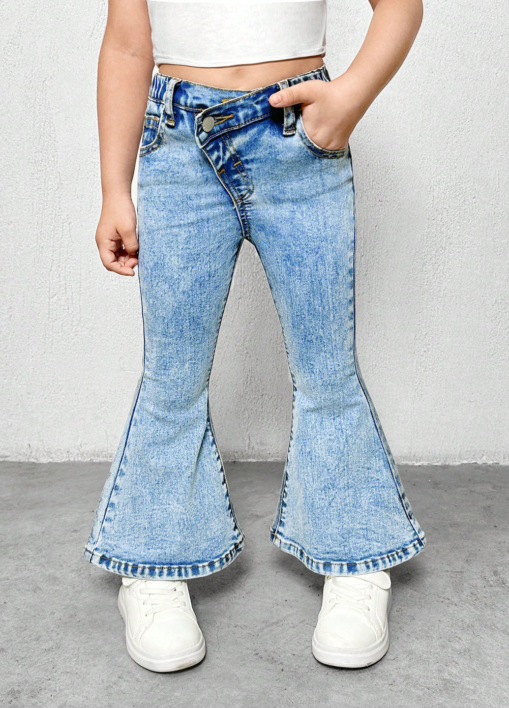 Голубые демисезонные клеш джинсы SHEIN