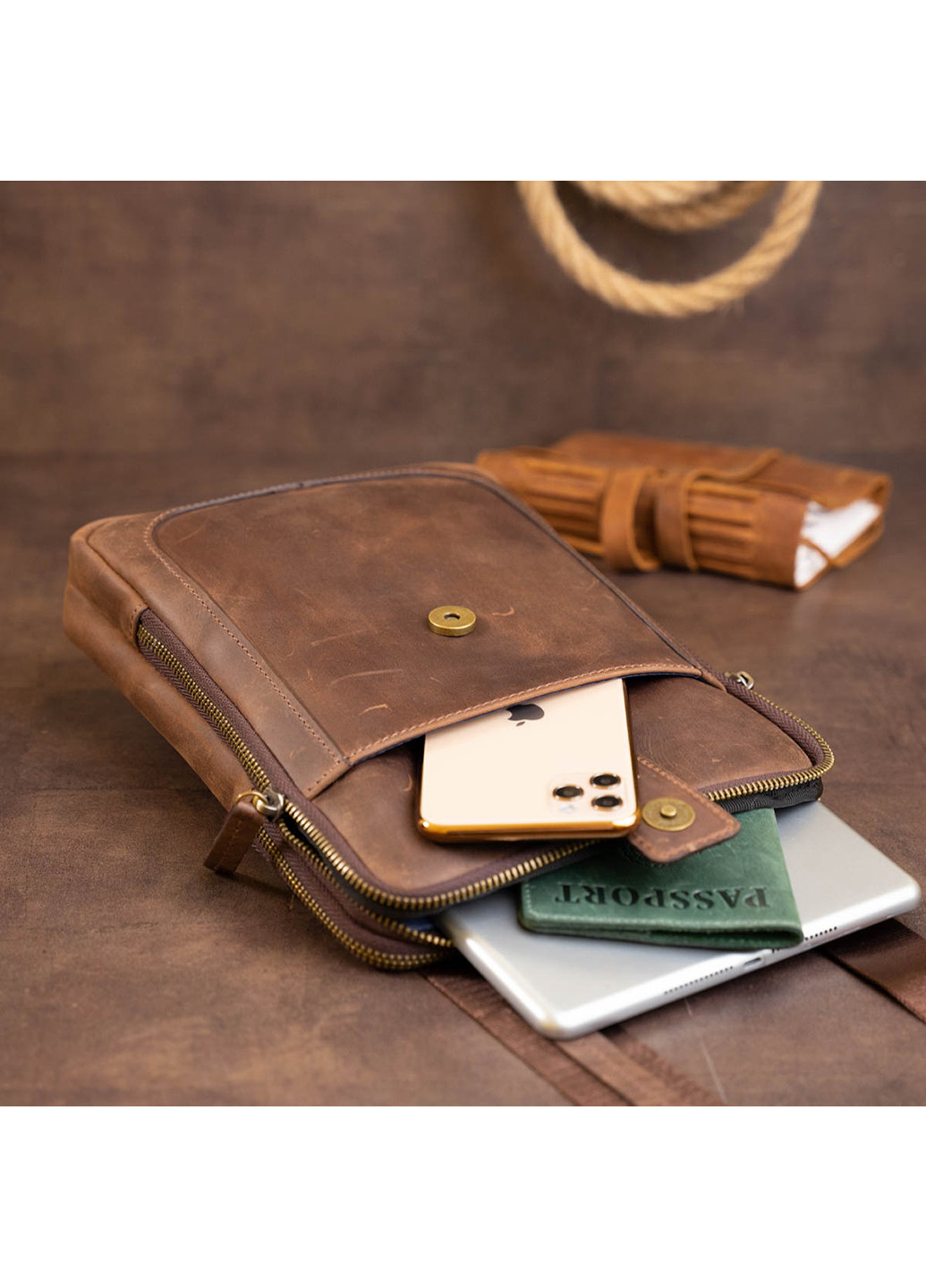 Чоловіча шкіряна сумка 20х26,5х4,5 см Shvigel (252126992)