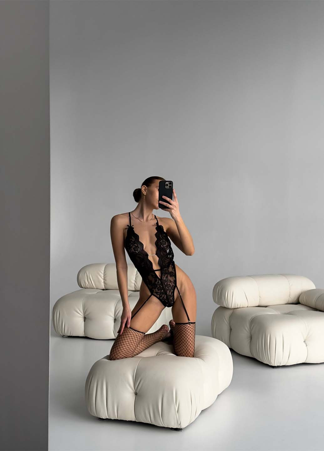 Черный демисезонный комплект (боди, чулки) NOVA VEGA