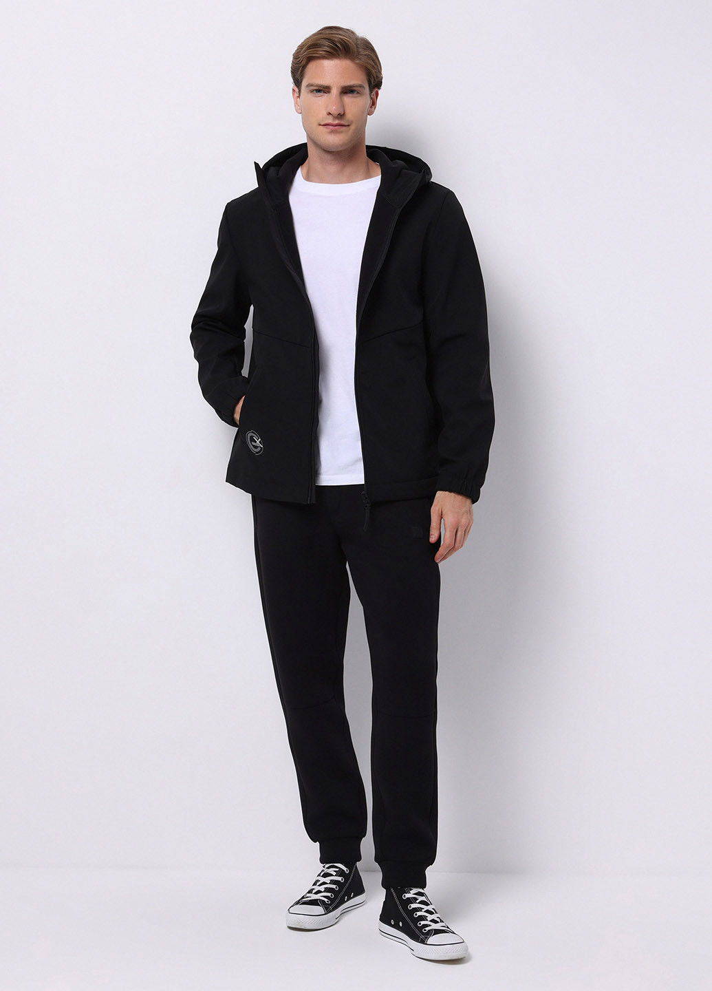 Чорна демісезонна вітровка Colin's