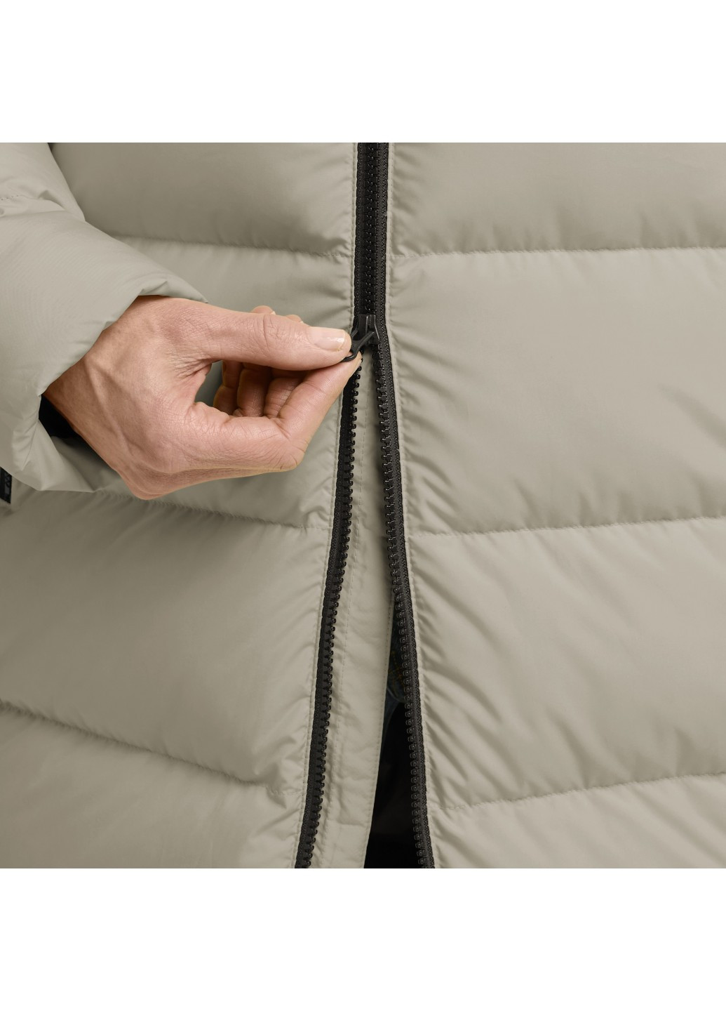 Светло-бежевый зимний Пуховик Jack Wolfskin