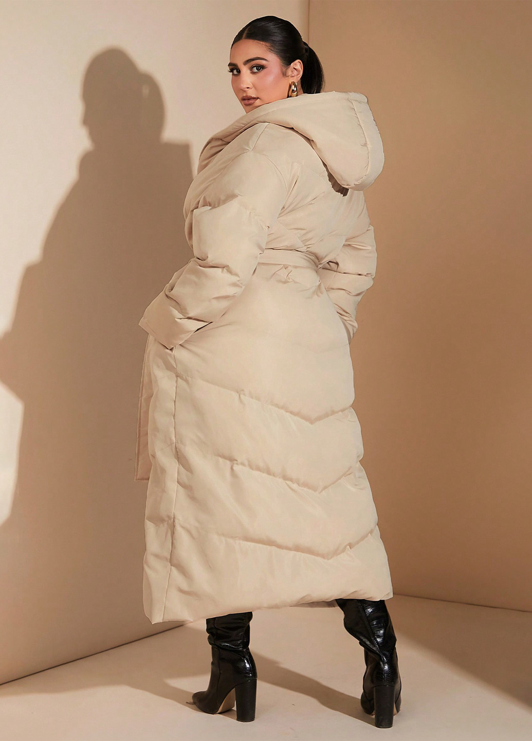 Песочная демисезонная куртка SHEIN