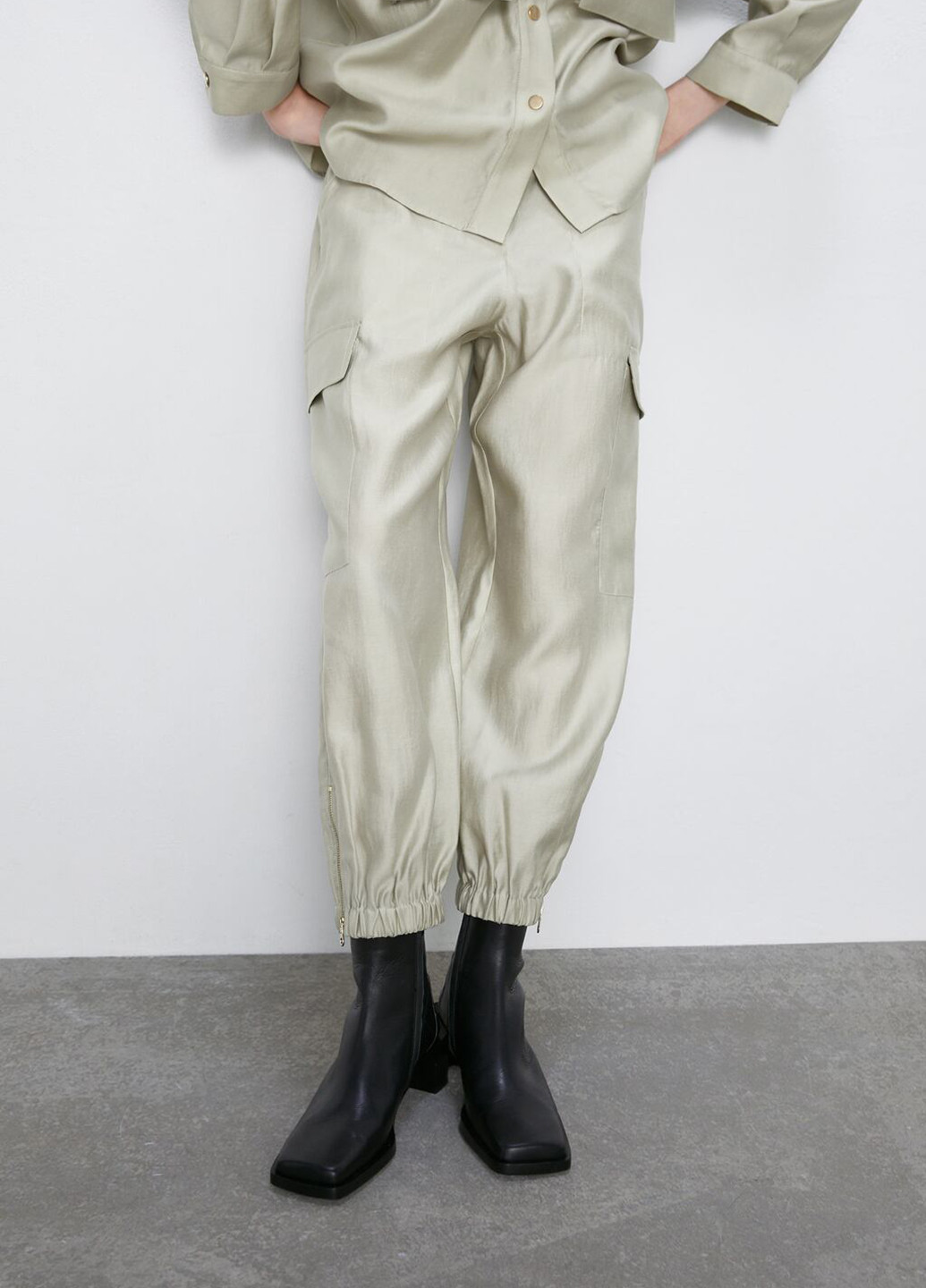 Оливковые кэжуал демисезонные карго брюки Zara