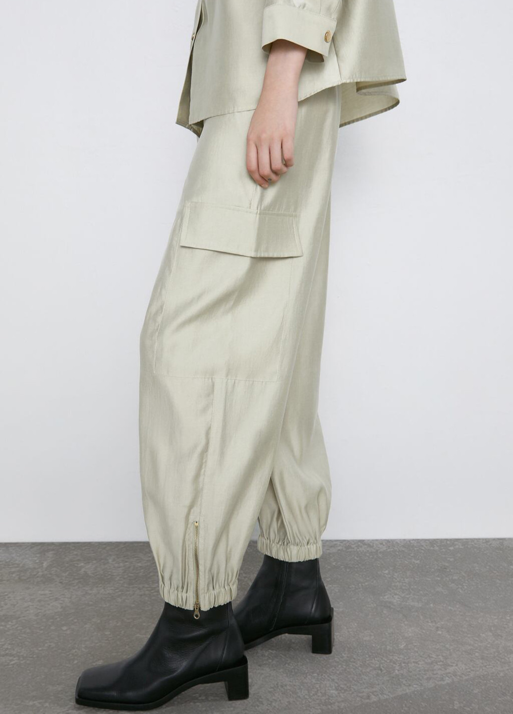 Оливковые кэжуал демисезонные карго брюки Zara
