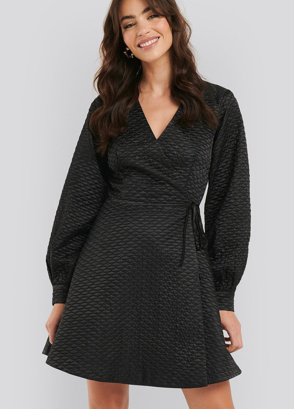 Черное кэжуал платье NA-KD однотонное